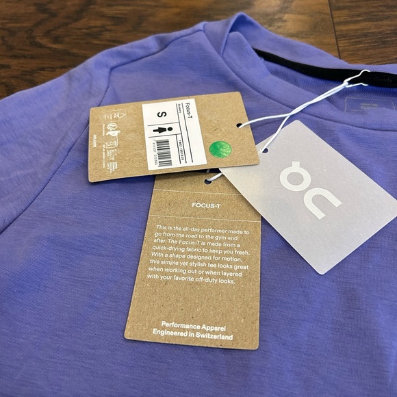 NWT WOMENS ON CLOUD Running Focus-T T-shirt Top Short Sleeve Blueberry - Picture 2 of 8